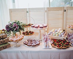 The 5 Wedding Food Trends That Are Everywhere This Year